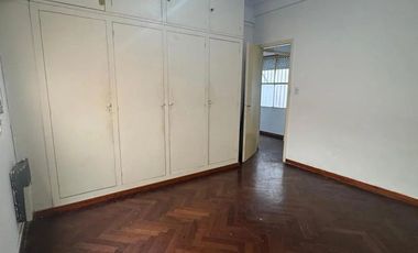 Alquiler 2 Ambientes con Patio en Banfield.