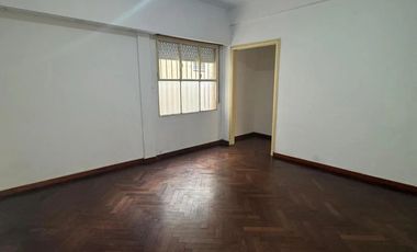 Alquiler 2 Ambientes con Patio en Banfield.