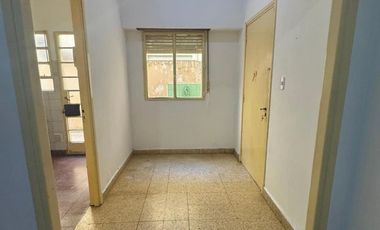 Alquiler 2 Ambientes con Patio en Banfield.