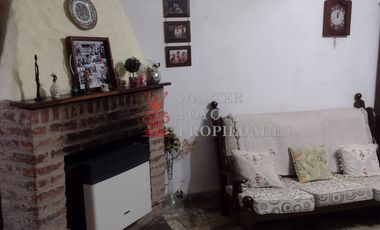 Venta casa 3 dorm, parrilla, garaje, excelente ubicacion, Ezpeleta centro.