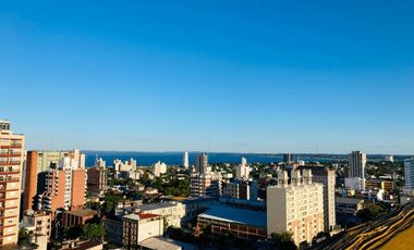 IMPERDIBLE PISO EN VENTA DE 270M2 APROX EN PLENO CENTRO DE LA CIUDAD DE POSADAS.-