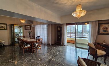 IMPERDIBLE PISO EN VENTA DE 270M2 APROX EN PLENO CENTRO DE LA CIUDAD DE POSADAS.-