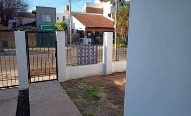 Casa en alquiler en Ramos Mejia Sur