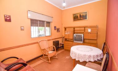 CASA A RESTAURAR A LA VENTA !!