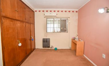 CASA A RESTAURAR A LA VENTA !!