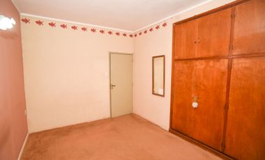 CASA A RESTAURAR A LA VENTA !!