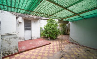 CASA A RESTAURAR A LA VENTA !!