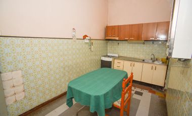 CASA A RESTAURAR A LA VENTA !!
