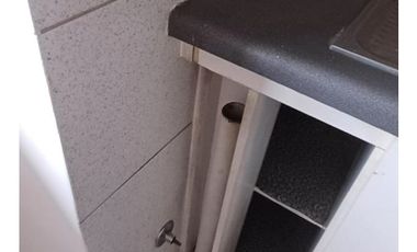 Se Arrienda Depto De 3 Dormitorios 1 Baño, En Metro Quinta N
