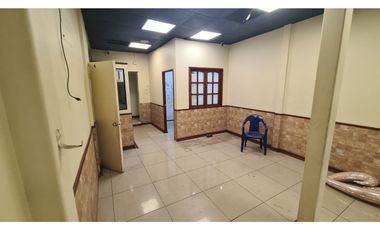 Excelente Local Comercial Pleno Centro De Santiago