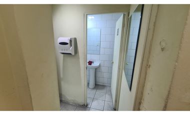 Excelente Local Comercial Pleno Centro De Santiago