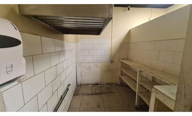 Excelente Local Comercial Pleno Centro De Santiago