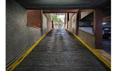 Hogares Arrienda Amplia Bodega Pleno Centro De Santiago