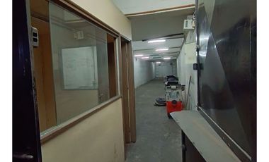 Hogares Arrienda Amplia Bodega Pleno Centro De Santiago