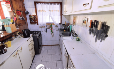 Hermosa Casa Esquina, con numerosas habitaciones.