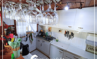 Hermosa Casa Esquina, con numerosas habitaciones.