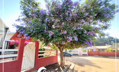 Hermosa Casa Esquina, con numerosas habitaciones.