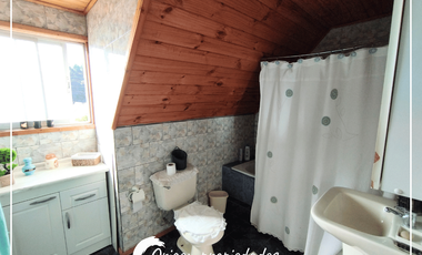 Hermosa Casa Esquina, con numerosas habitaciones.