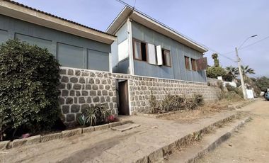 A La Venta Linda Y Clásica Casa Con Vista Al Mar En Centro D