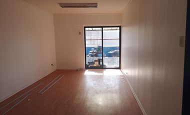 Amplia Oficina Remodelada De 354m2 Útiles, Huérfanos 786 - H