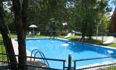 Cabañas equipadas, salón de juegos, eventos y piscina