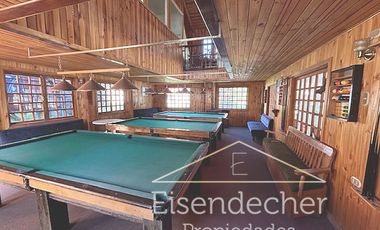 Cabañas equipadas, salón de juegos, eventos y piscina