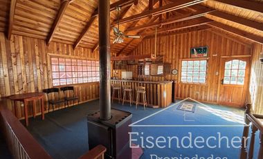 Cabañas equipadas, salón de juegos, eventos y piscina