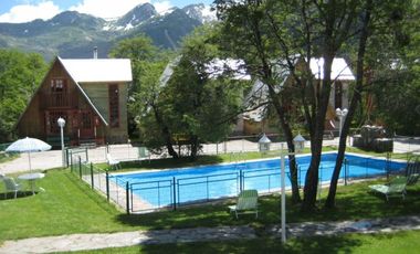 Cabañas equipadas, salón de juegos, eventos y piscina