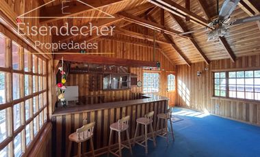 Cabañas equipadas, salón de juegos, eventos y piscina
