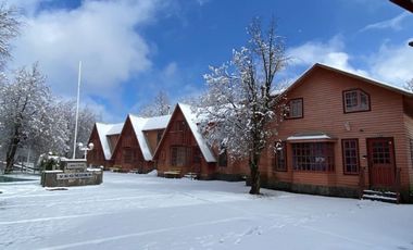 Cabañas equipadas, salón de juegos, eventos y piscina