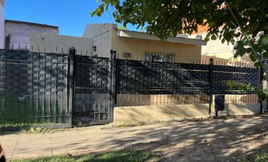 Casa Boulogne 3 ambientes + patio. Lote Propio.