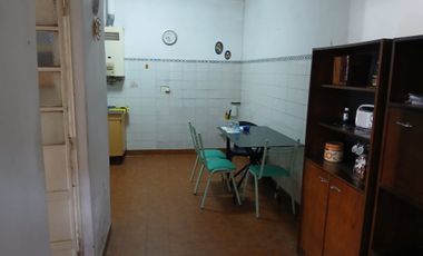 Venta casa 4 ambientes a reciclar en Ramos Mejía