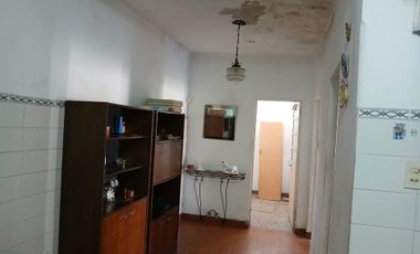 Venta casa 4 ambientes a reciclar en Ramos Mejía