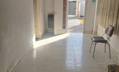 Venta casa 4 ambientes a reciclar en Ramos Mejía