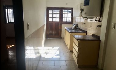 VENTA PH 2 AMBIENTES PB PATIO BERNAL OESTE QUILMES