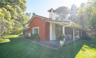Casa 4 ambientes venta Barrio Parque Pero 2700 mts