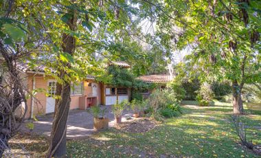 Casa 4 ambientes venta Barrio Parque Pero 2700 mts