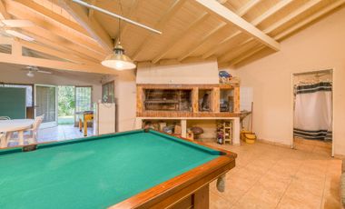 Casa 4 ambientes venta Barrio Parque Pero 2700 mts