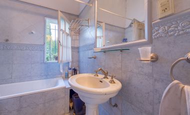 Casa 4 ambientes venta Barrio Parque Pero 2700 mts