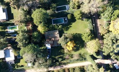 Casa 4 ambientes venta Barrio Parque Pero 2700 mts