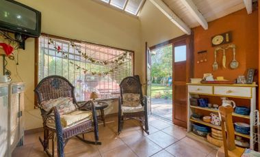 Casa 4 ambientes venta Barrio Parque Pero 2700 mts