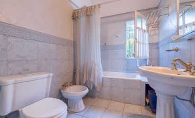 Casa 4 ambientes venta Barrio Parque Pero 2700 mts