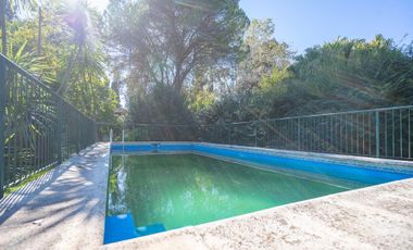 Casa 4 ambientes venta Barrio Parque Pero 2700 mts