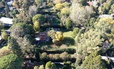 Casa 4 ambientes venta Barrio Parque Pero 2700 mts