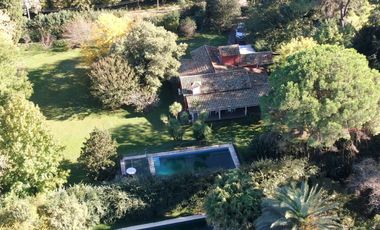 Casa 4 ambientes venta Barrio Parque Pero 2700 mts