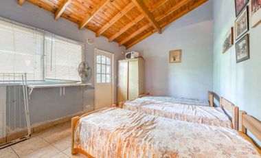 Casa 4 ambientes venta Barrio Parque Pero 2700 mts