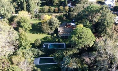 Casa 4 ambientes venta Barrio Parque Pero 2700 mts