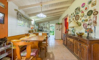 Casa 4 ambientes venta Barrio Parque Pero 2700 mts