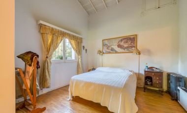 Casa 4 ambientes venta Barrio Parque Pero 2700 mts