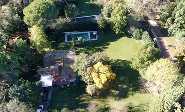 Casa 4 ambientes venta Barrio Parque Pero 2700 mts